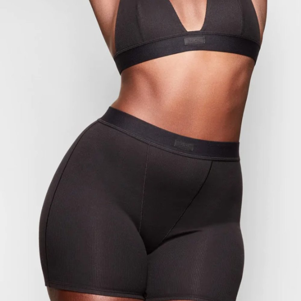 SKIMS 2X Cotton Rib Boxers in SOOT